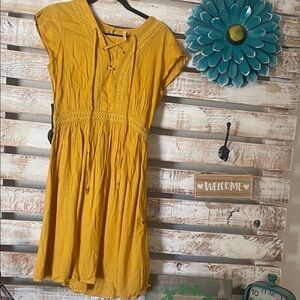 Mustard Lace-Up Short Sleeve Bohemian-Style Women's Dress Size Medium